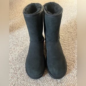 Boys Classic Short UGG Boots-Never Worn